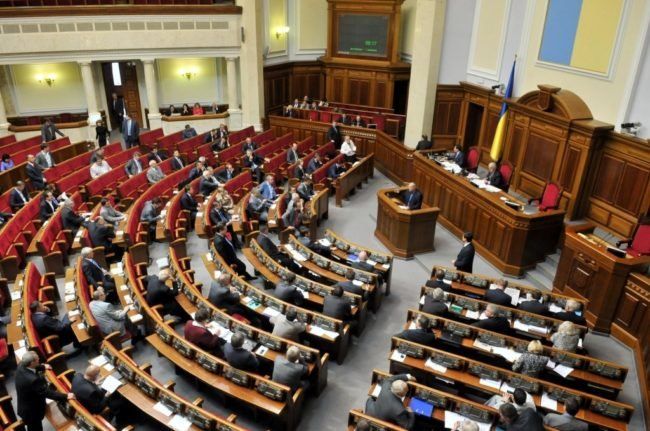 Украинските депутати занапред ще трябва да предават носеното от тях