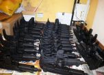 3 г. затвор получи търговец, продал 50 картечни пистолета за черния пазар