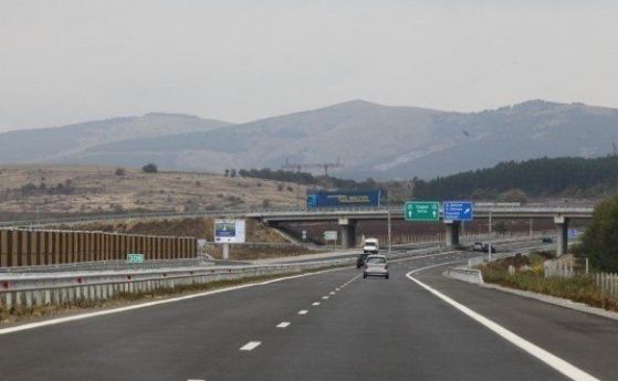 Започва строежът на още 2 км от магистрала Струма