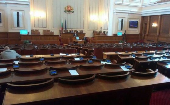 Председателят на народното събрание Цвета Караянчева обяви че прекратява за 20