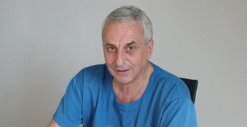 Доктор Христо Пелев, управител на болницата в Карлово, е задържан