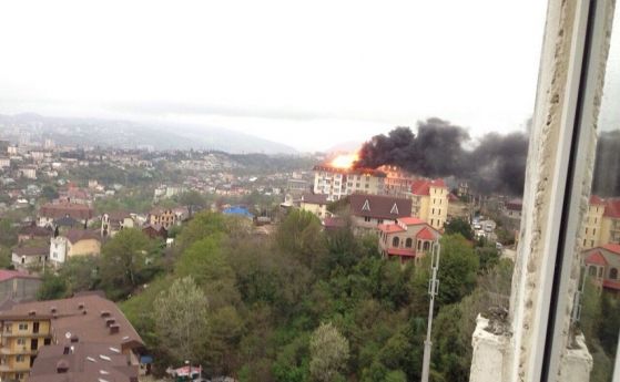 50 евакуирани заради пожар в жилищен блок в Сочи