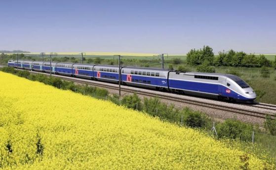 Компанията Ер Франс Air France отмени една четвърт от полетите