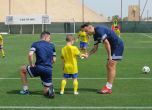 Бербатов тренира деца в Дубай (снимки)