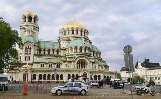 Полицията проверява храмове в София преди Великден
