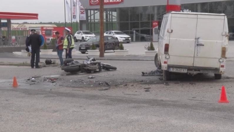 Моторист загина при катастрофа на централен булевард в Хасково. Инцидентът
