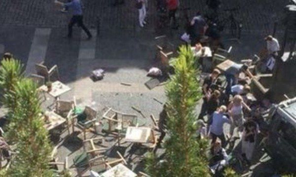 Германската полиция смята, че нападателят, врязал превозно средство в тълпа
