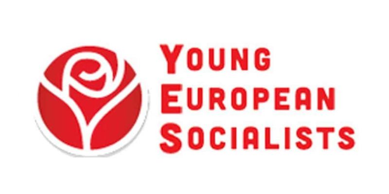 Президентът на Младите европейски социалисти (ЙЕС) Жоао Албъкърк, заедно с