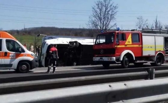 Жената шофирала лекия автомобил който участва в катастрофата на автомагистрала