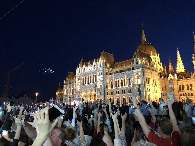 Десетки хиляди унгарци се включиха в Будапеща в най-голямата опозиционна
