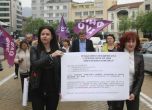 Данъчни протестираха срещу съкращенията в НАП