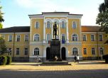 18 април - В Габрово полагат основите на Априловската гимназия