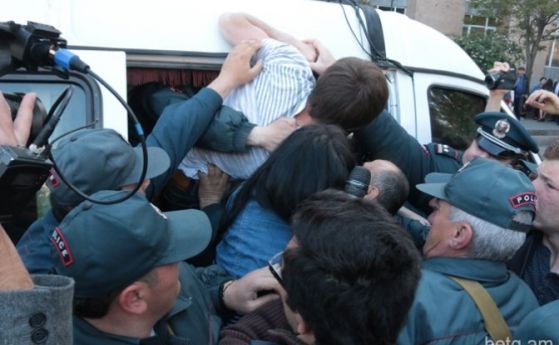 Над 120 арестувани на протестите в Ереван
