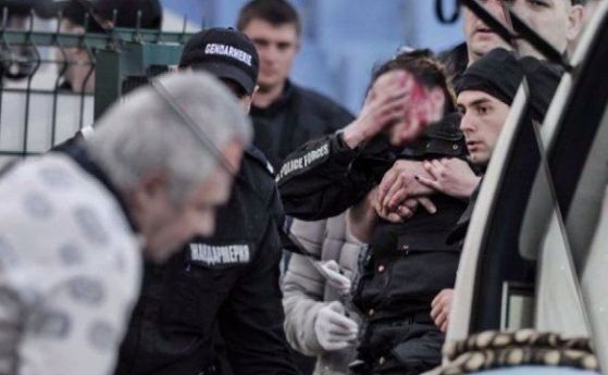 Арестуваха заподозрян за хвърлената бомба на мача Левски-ЦСКА
