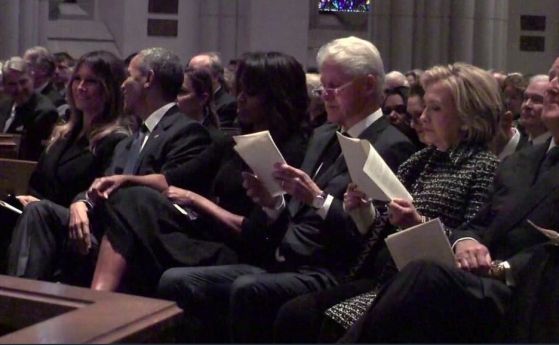 Мелания най-накрая се усмихна - на погребението на Барбара Буш