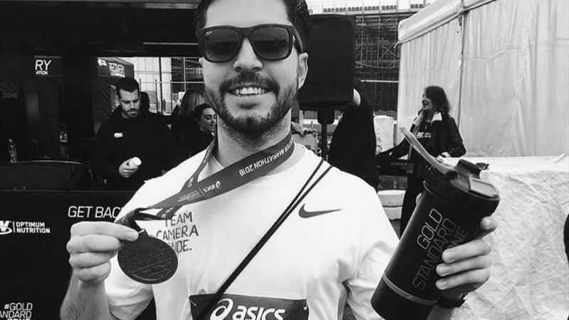 29-годишният участник в маратона в Лондон Матю Кембъл е колабирал