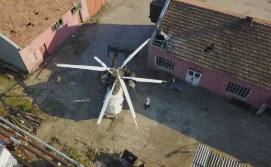 Селскостопански хеликоптер кацна аварийно в базата на винпром в Свищов  съобщава