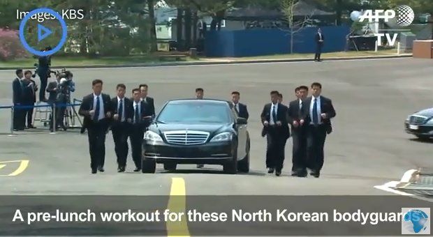 12 телохранители тичаха край колата на севернокорейския лидер Ким Чен-ун, за