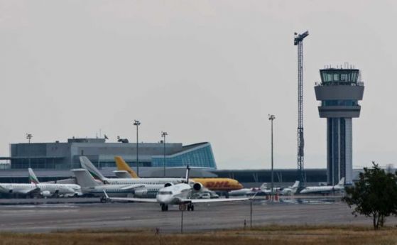  Граничарите на летище София не пуснали цялостен аероплан без инспекция съзнателно, твърди Радев 