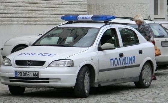 Автомобил блъсна патрулка в София, полицай е в болница