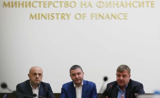 Министърът на отбраната Красимир Каракачанов покани лидерът на БСП Корнелия