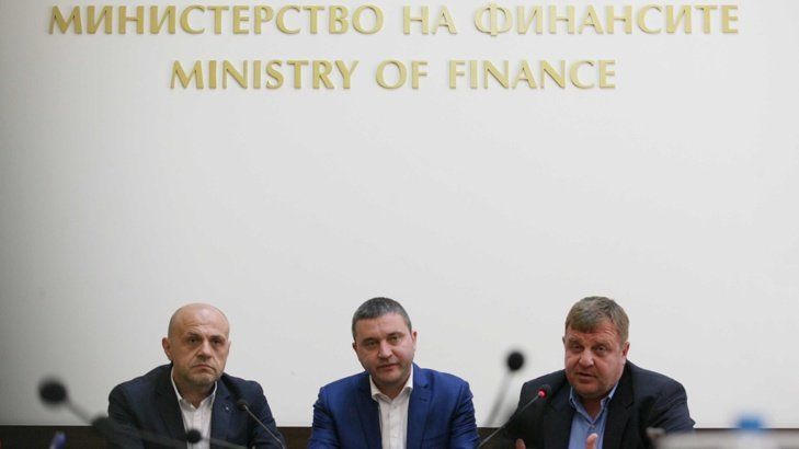 Министърът на отбраната Красимир Каракачанов покани лидерът на БСП Корнелия