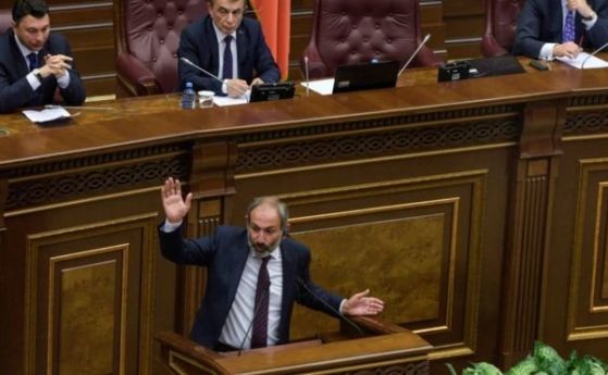 Парламентът на Армения не избра нов премиер на извънредно заседание  