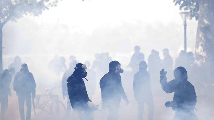 109 души са в ареста след кървавите първомайски протести в