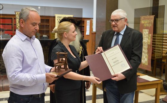 В Националната библиотека връчиха годишните награди за печатар и търговец (галерия)