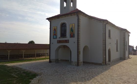 Мюсюлманин възкреси църква в родното си село