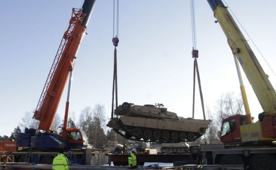 САЩ прехвърлят войници и танкове в Европа