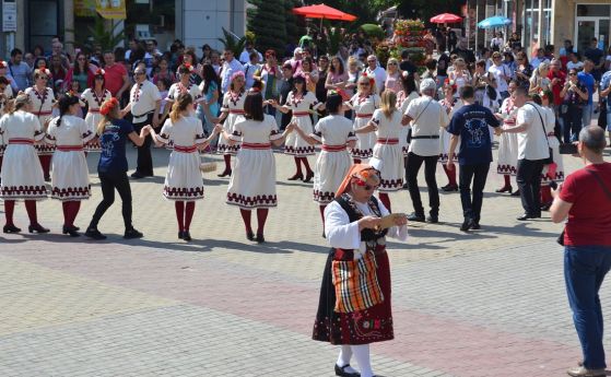 Розоберачи излязоха на шествие в Казанлък