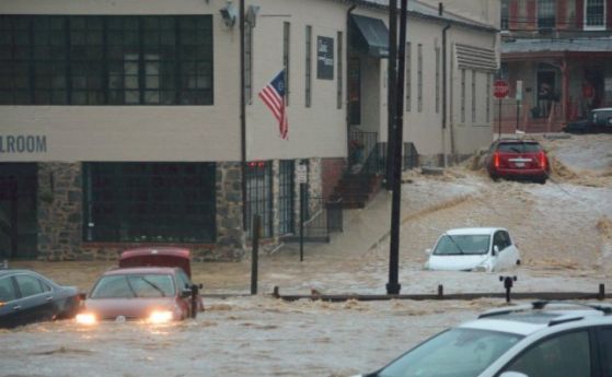Мощна буря евакуира хиляди в САЩ и Куба, дъждове потопиха цял град в Мериленд