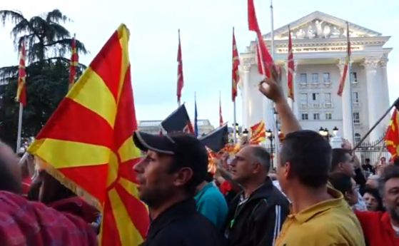 В Скопие хиляди поискаха Заев да си ходи