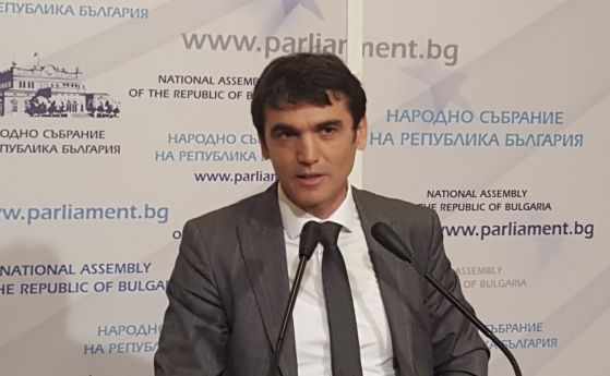 Поискаха оставката на шефа на парламентарната комисия за българите в чужбина