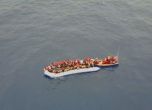 Испания ще приеме кораба с мигранти, който Италия и Малта отклониха