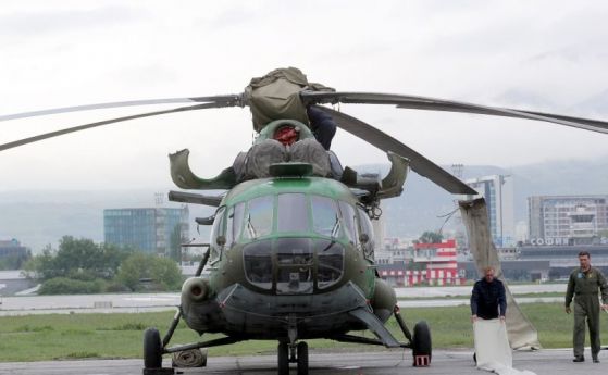 Състоянието на бордния техник на катастрофиралия вертолет Ми-17 е стабилно