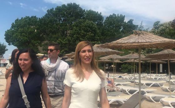 Ангелкова препоръча на община Каварна да не копае край плажа през лятото