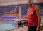 Волейболният национал Ники Николов дари голяма сума на Българската Коледа
