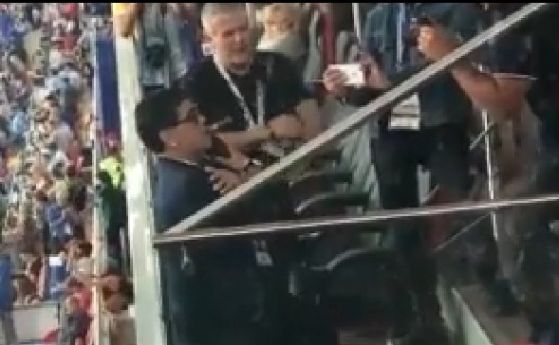  Марадона: Не знаех, че пушенето е неразрешено на стадионите (видео) 
