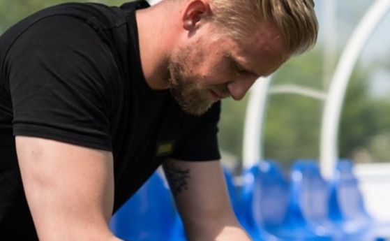 Вратарят на Лестър и датския национален отбор Каспер Шмайхел задмина