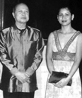 Камбоджански принц и бивш министър-председател беше ранен, а съпругата му
