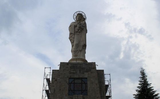 Започна ремонта на монумента Света Богородица в Хасково който е