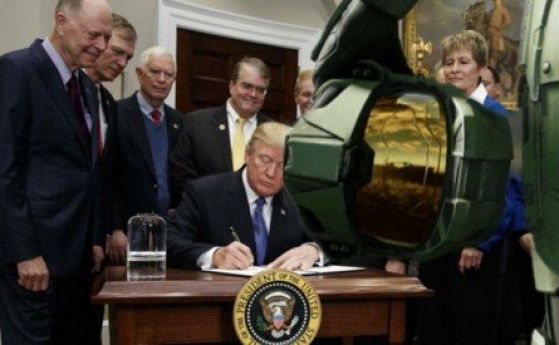 Интернет се подигра с предложението на Тръмп за космическа армия на САЩ