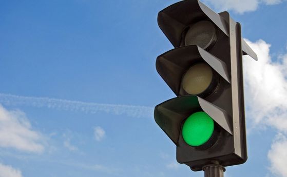 Общината мие подлези в София, 22 светофара ударени от мълнии