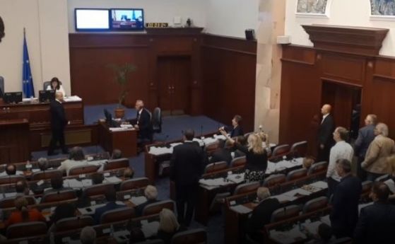 Македонският парламент ратифицира споразумението с Гърция за името на Македония  