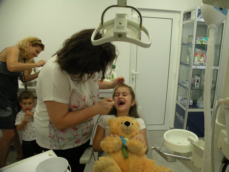Посещението при зъболекар може да е стресиращо и за детето,