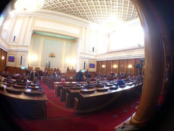 Премиерът Бойко Борисов отиде извънредно в Народното събрание, след като лидерът на