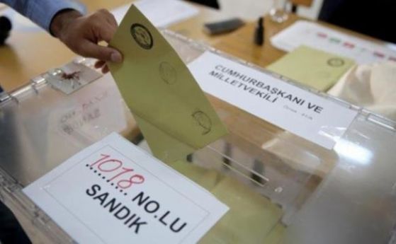 Изборни фалшификации в Турция: чували с бюлетини за подмяна, масов вот и бой в секционни комисии (обновена)