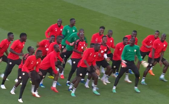 Футболистите на Сенегал с впечатляваща танцувална загрявка (видео)